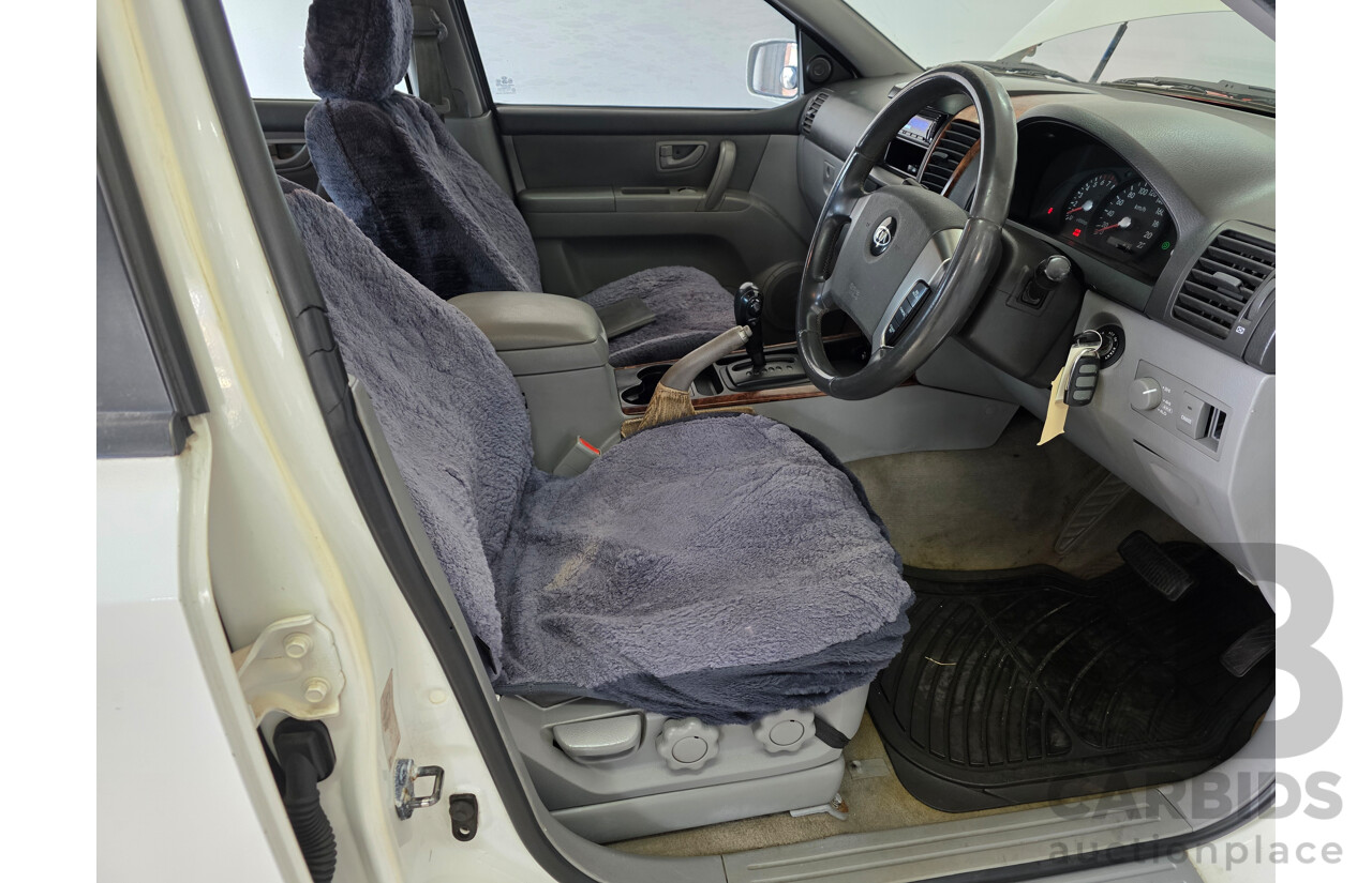9/2003 Kia Sorento  BL 4d Wagon White 3.5L