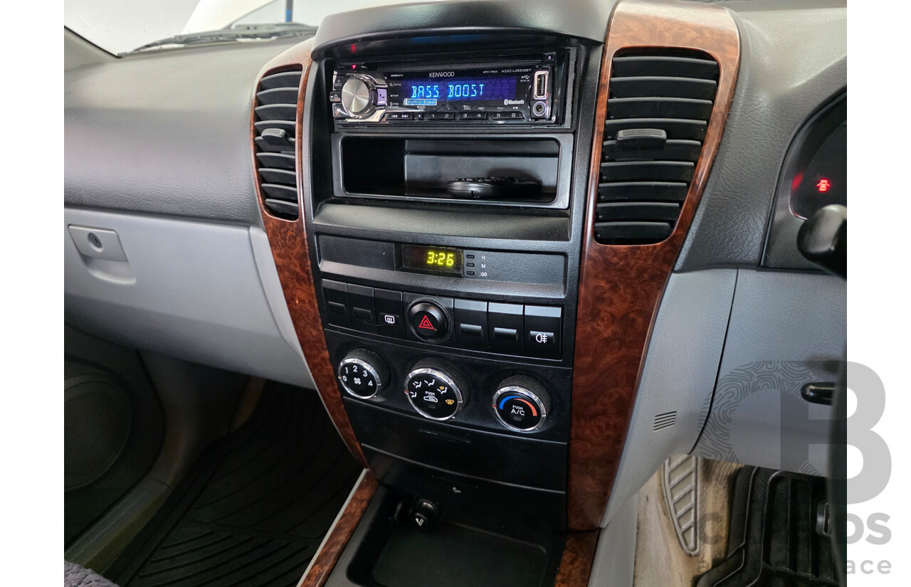 9/2003 Kia Sorento  BL 4d Wagon White 3.5L