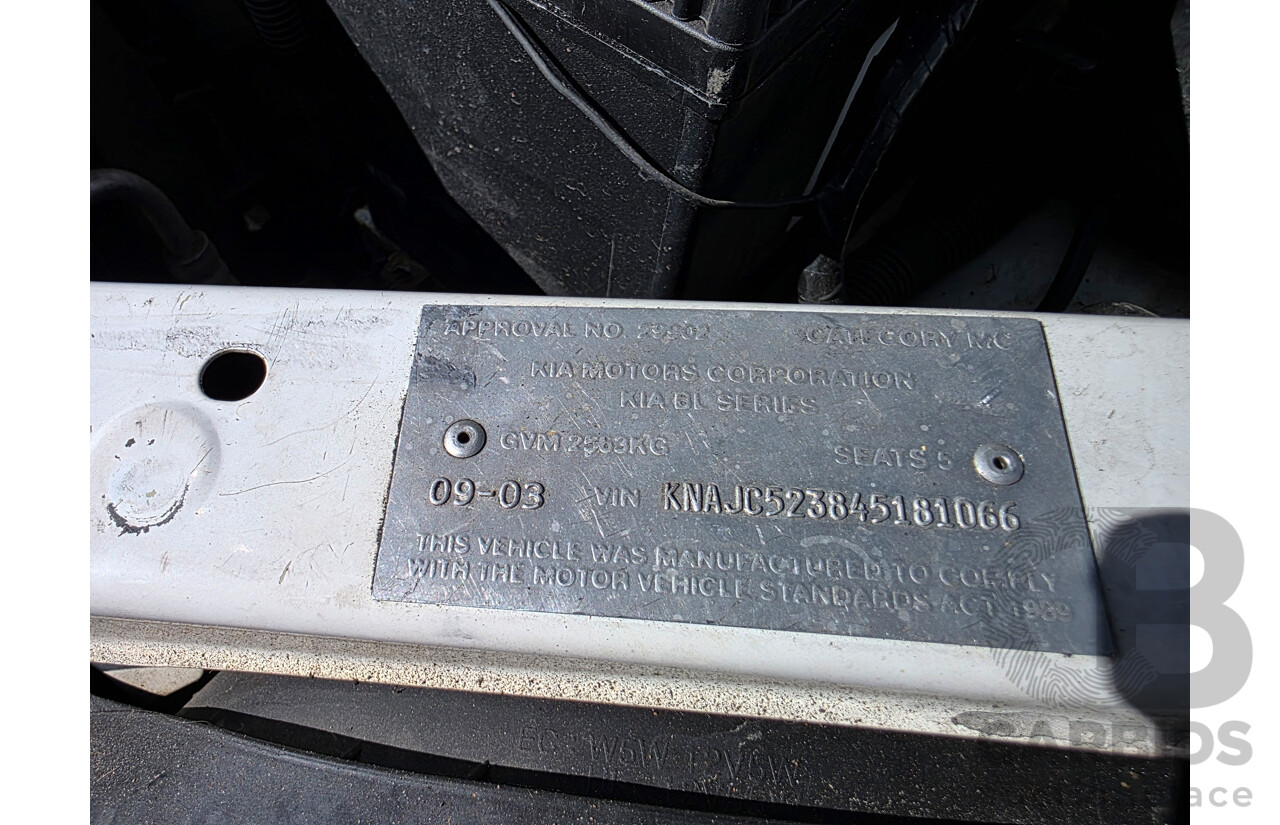 9/2003 Kia Sorento  BL 4d Wagon White 3.5L