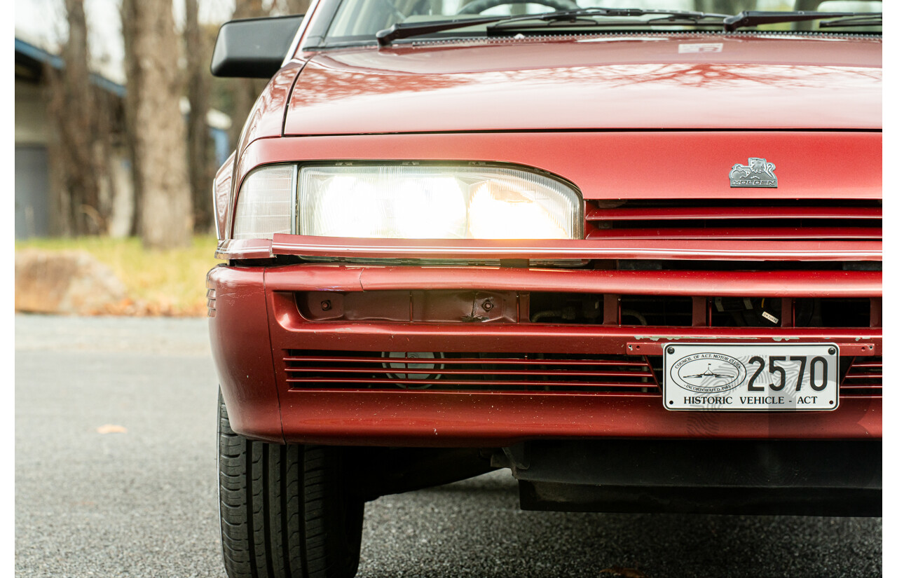 5/1988 Holden Commodore Executive VL BT-1 4d Sedan Venetian Red 3.0L - Ex-NSW Police