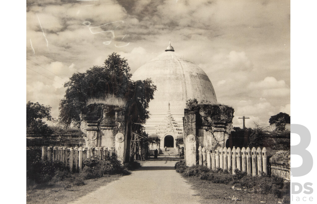 Very Interesting Historical Collection Black & White Photographs Featuring Varied Vistas & Scenes From Burma/Myanmar, 43 x 32 cm (album)