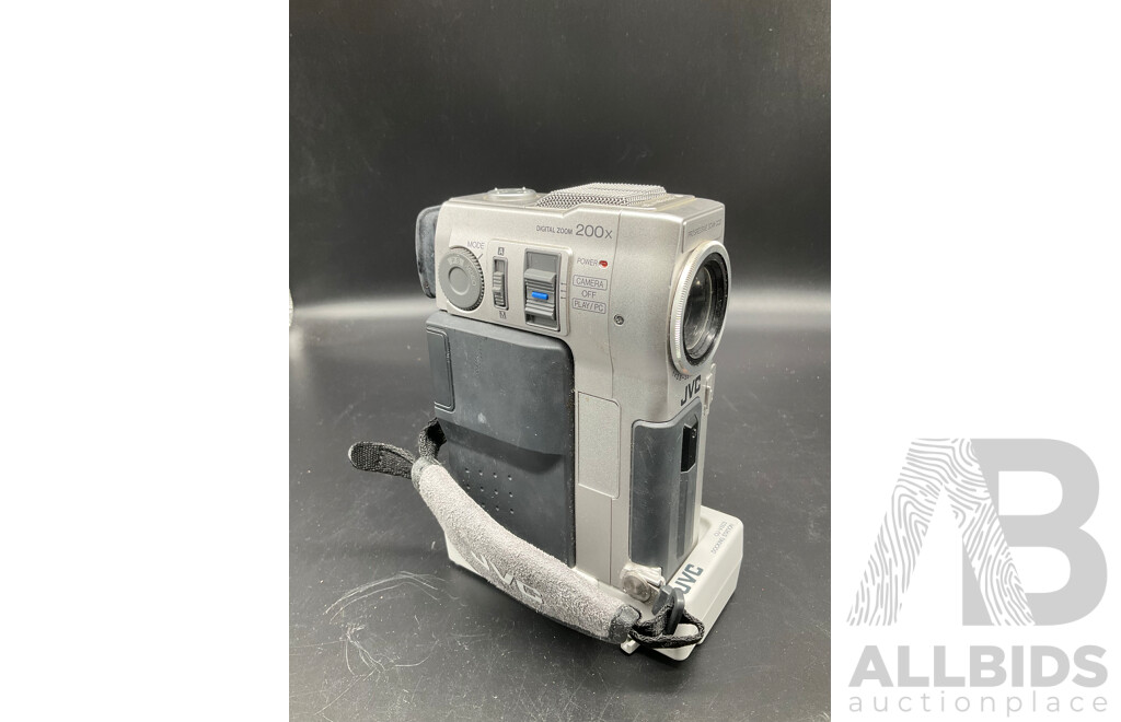 JVC Cybercam (GR-DVX8) Digital Video Camera with Accessories