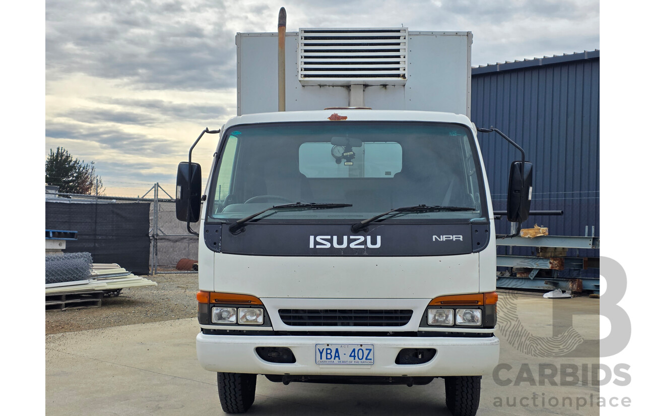 01/2000 Isuzu NPR300 Refrigerated Truck