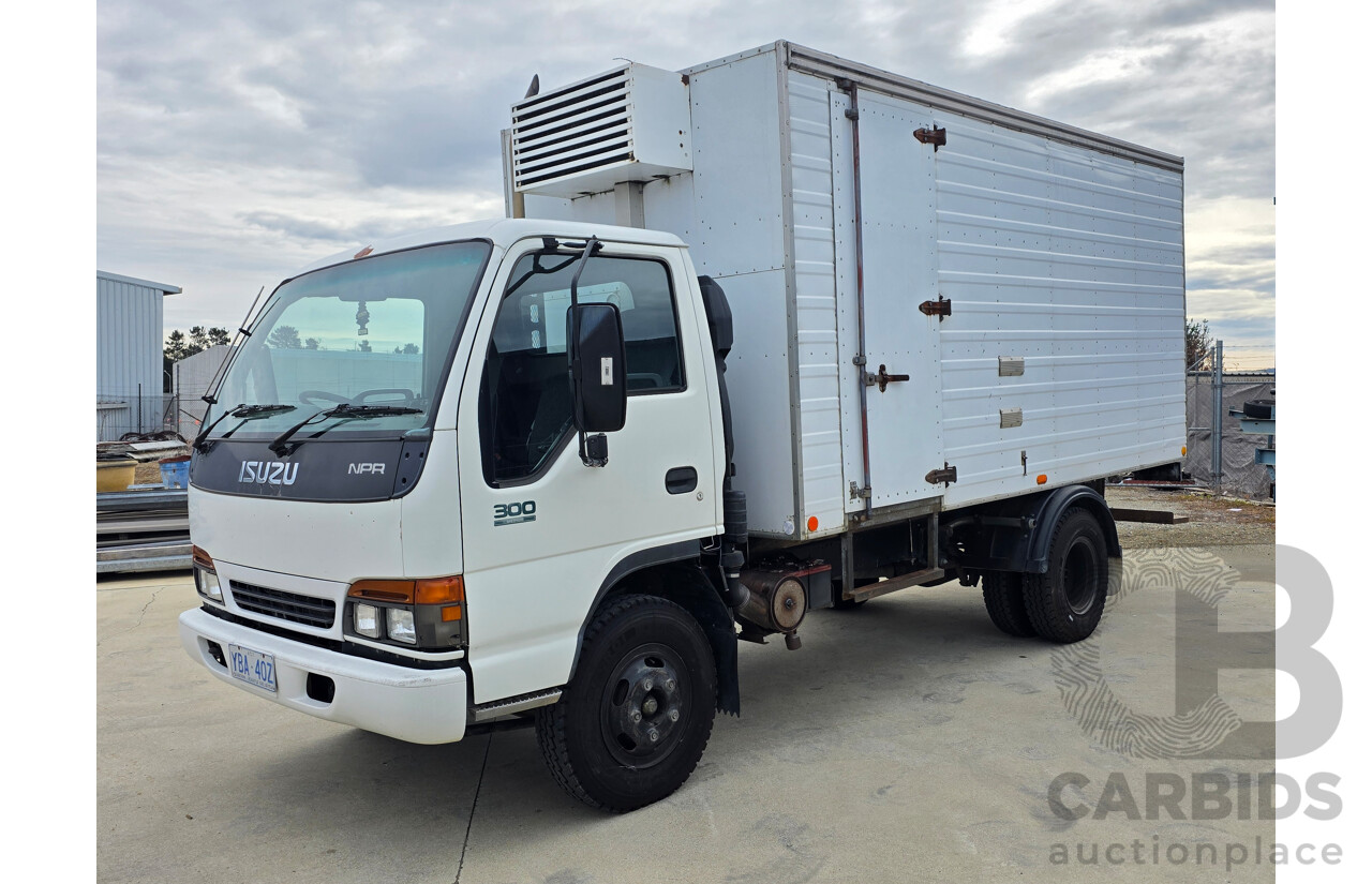 01/2000 Isuzu NPR300 Refrigerated Truck