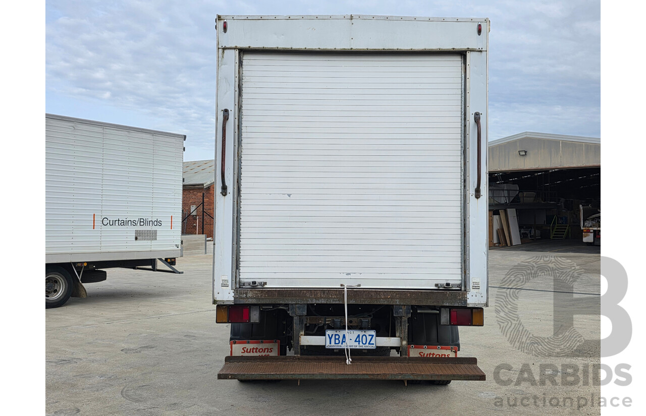 01/2000 Isuzu NPR300 Refrigerated Truck