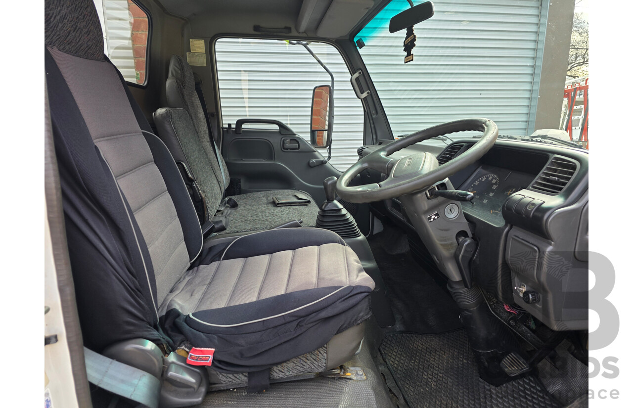 01/2000 Isuzu NPR300 Refrigerated Truck