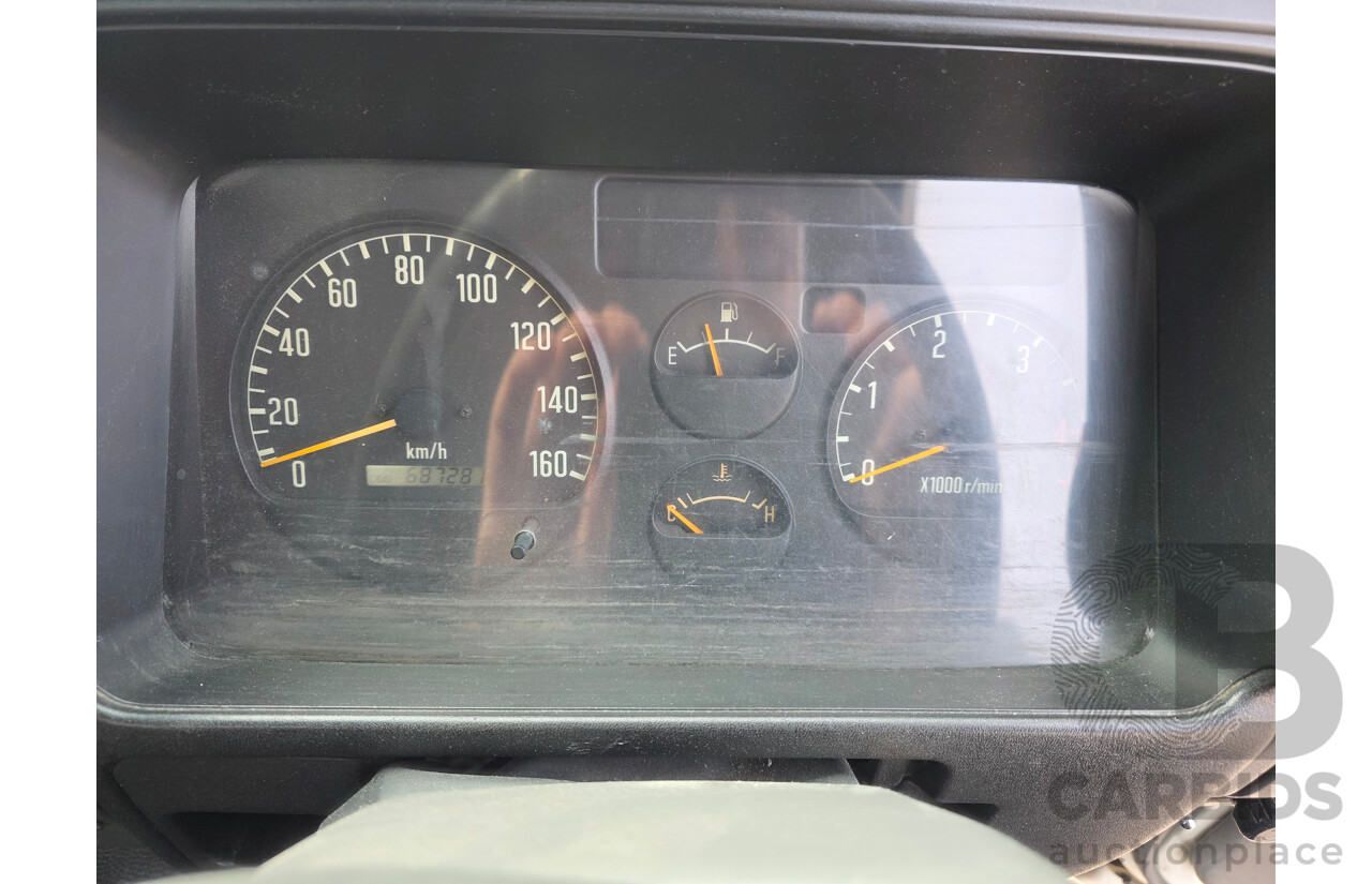 01/2000 Isuzu NPR300 Refrigerated Truck