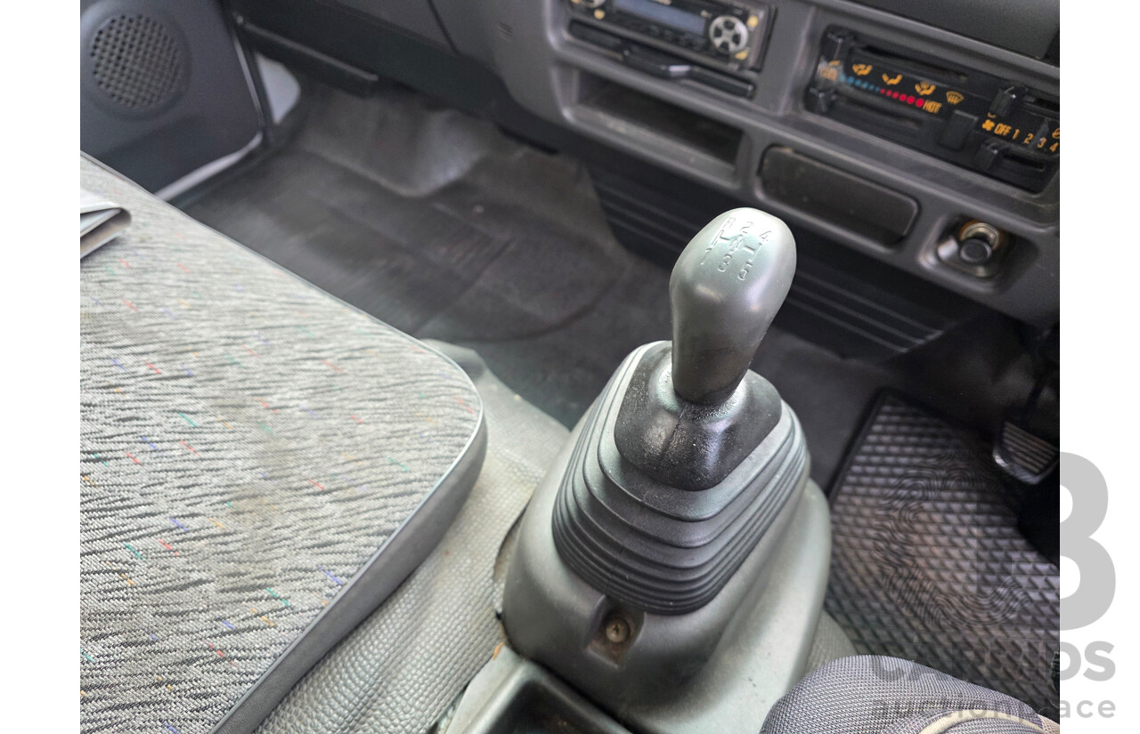 01/2000 Isuzu NPR300 Refrigerated Truck