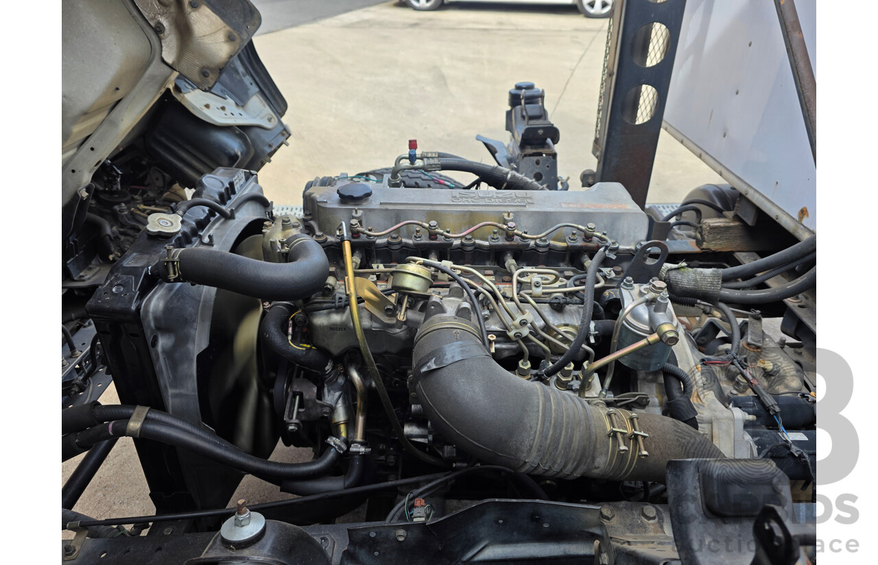 01/2000 Isuzu NPR300 Refrigerated Truck