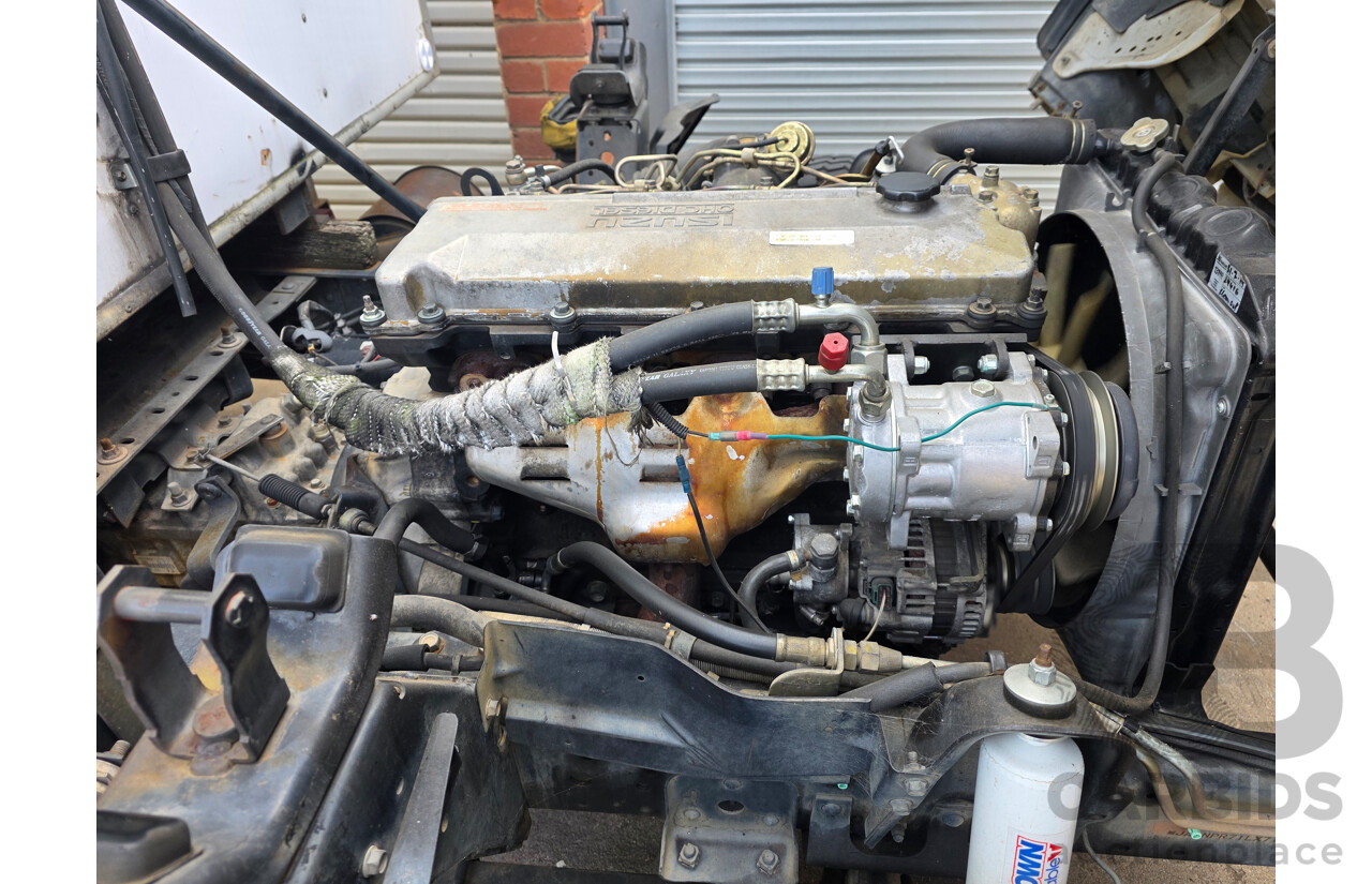 01/2000 Isuzu NPR300 Refrigerated Truck