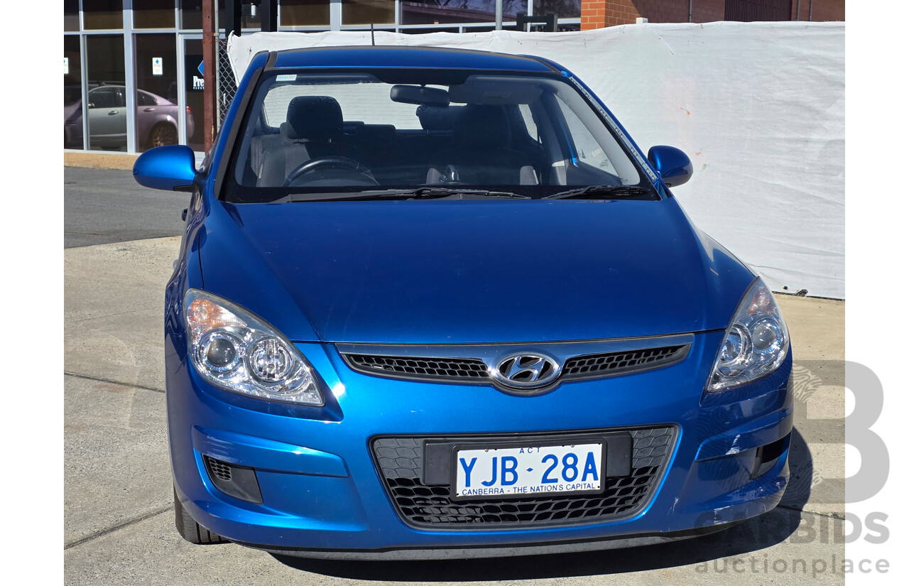 3/2009 Hyundai i30 SX 1.6 CRDi FD MY09 5d Hatchback Blue Turbo Diesel 1.6L