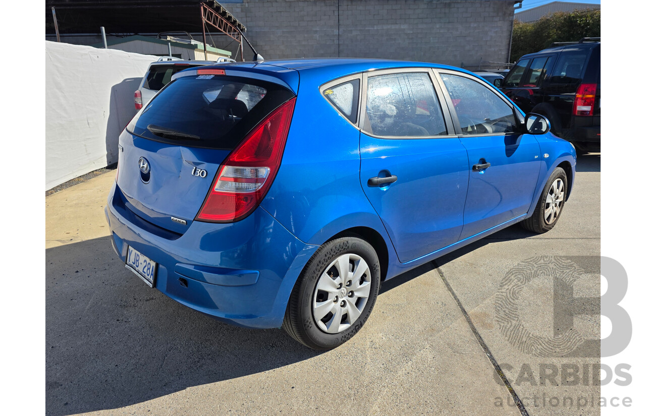 3/2009 Hyundai i30 SX 1.6 CRDi FD MY09 5d Hatchback Blue Turbo Diesel 1.6L