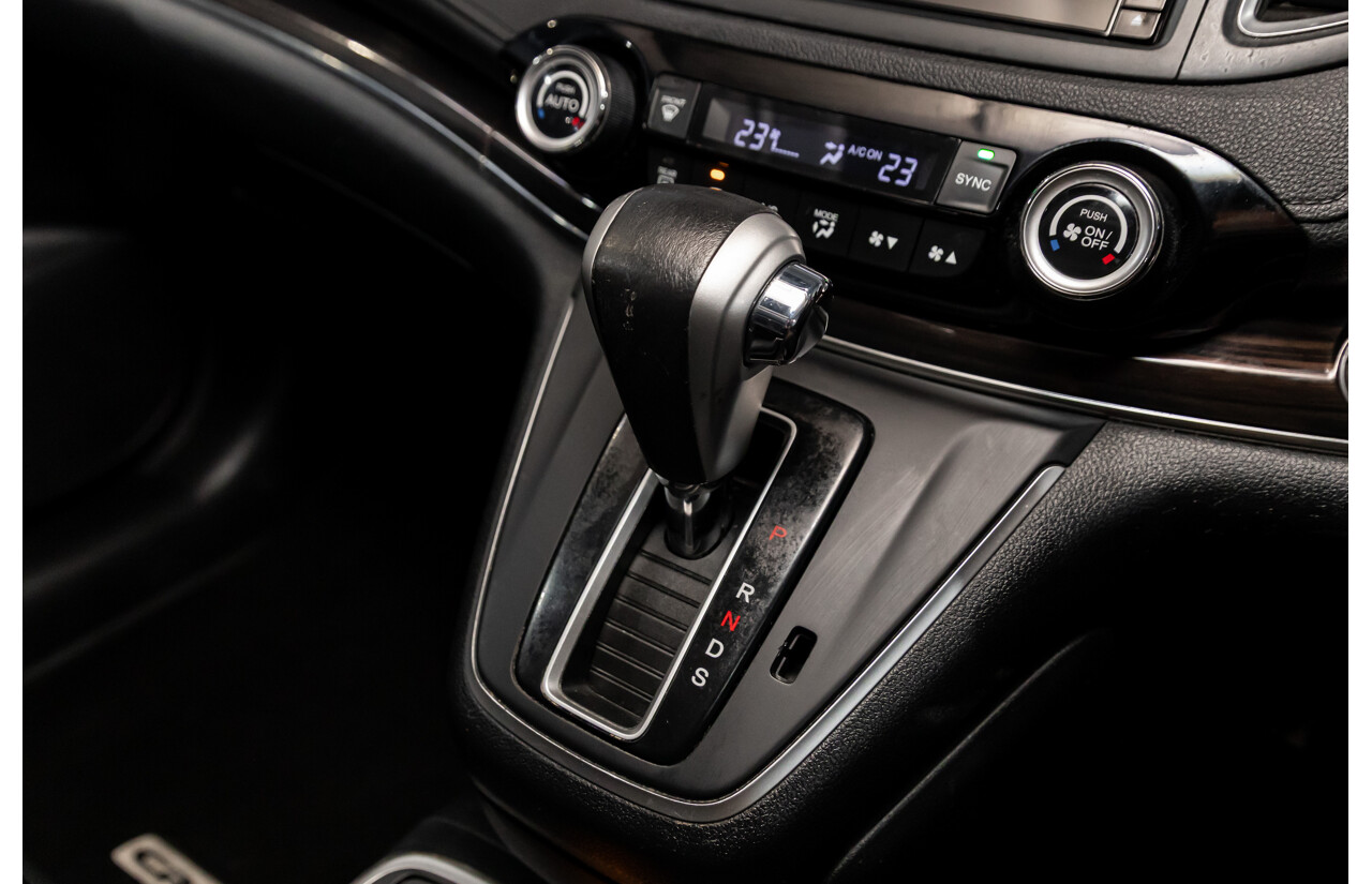 05/2016 Honda CR-V VTi-L (4x4) 4x4 30 Series 2 MY17 4d Wagon Brilliant Sporty Blue Metallic 2.4L