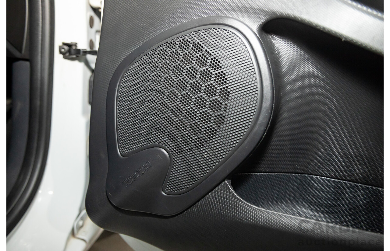 7/2015 Renault Clio Expression + X98 5d Hatchback Glacier White Turbo 1.2L