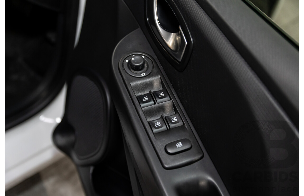 7/2015 Renault Clio Expression + X98 5d Hatchback Glacier White Turbo 1.2L