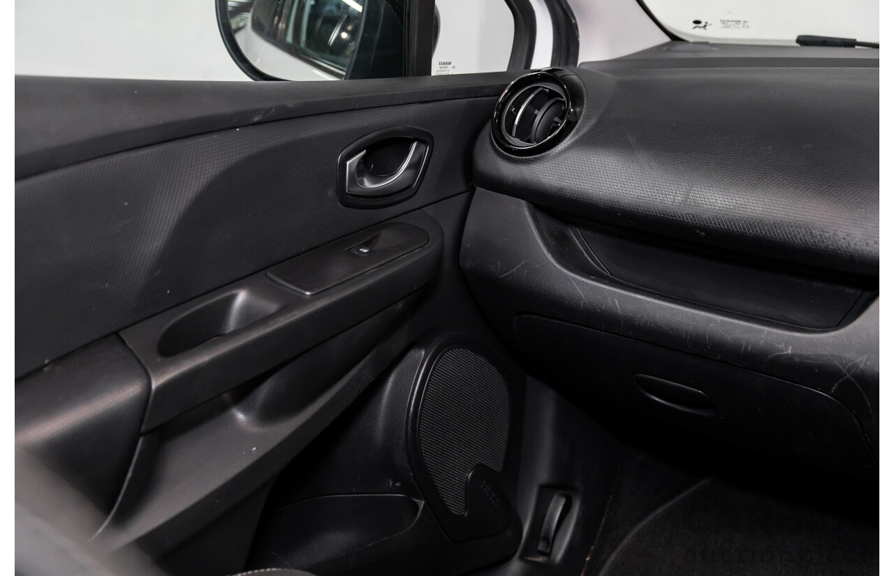 7/2015 Renault Clio Expression + X98 5d Hatchback Glacier White Turbo 1.2L
