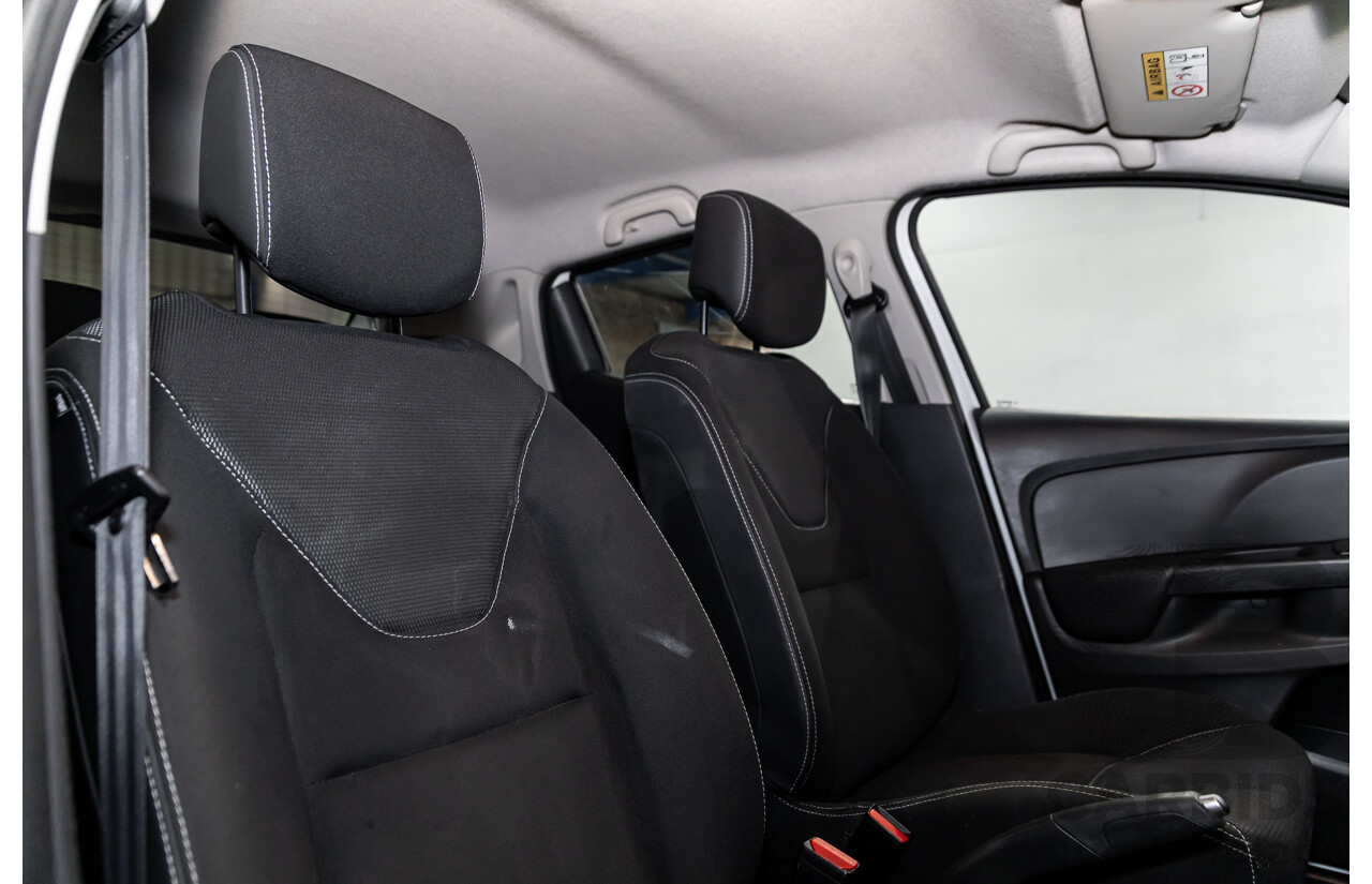 7/2015 Renault Clio Expression + X98 5d Hatchback Glacier White Turbo 1.2L