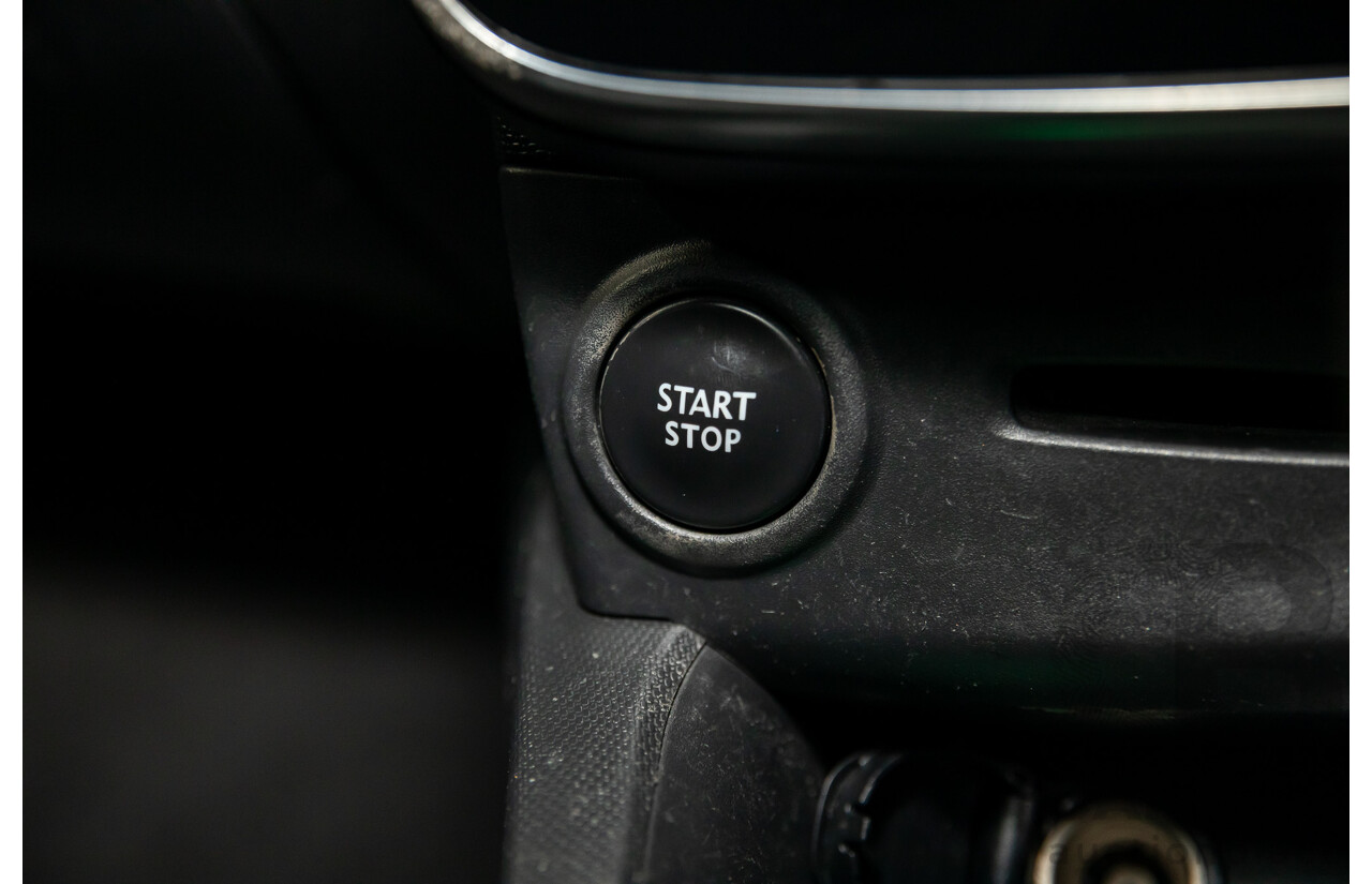 7/2015 Renault Clio Expression + X98 5d Hatchback Glacier White Turbo 1.2L