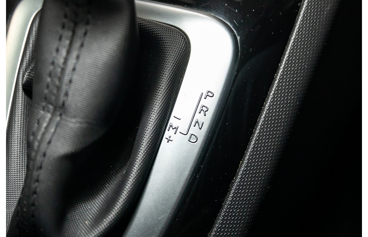 7/2015 Renault Clio Expression + X98 5d Hatchback Glacier White Turbo 1.2L