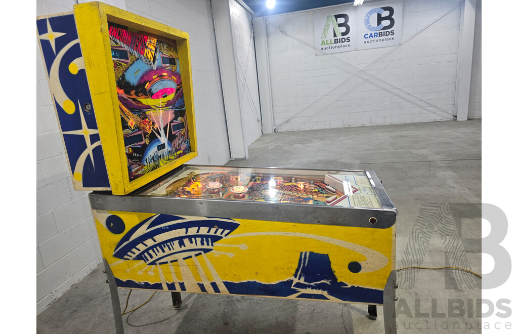 Close Encounters of the Third Kind Pinball Machine by D. Gottlieb & Co.