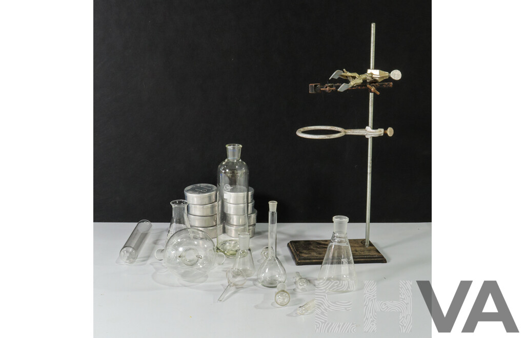 Laboratory Set with Stand, Flasks - Lot 1652649 | EHVA