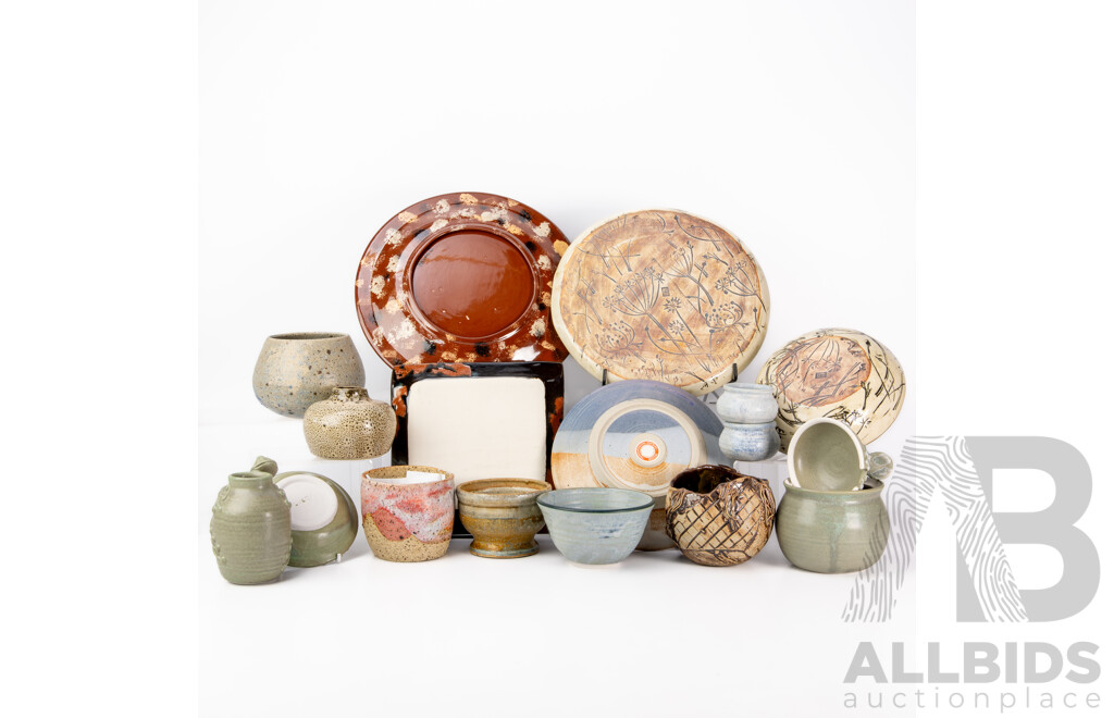 Nice Collection Australian Studio Pottery Including Marion Gilson Pot, Three Lucey Frog Themed Pieces, and More
