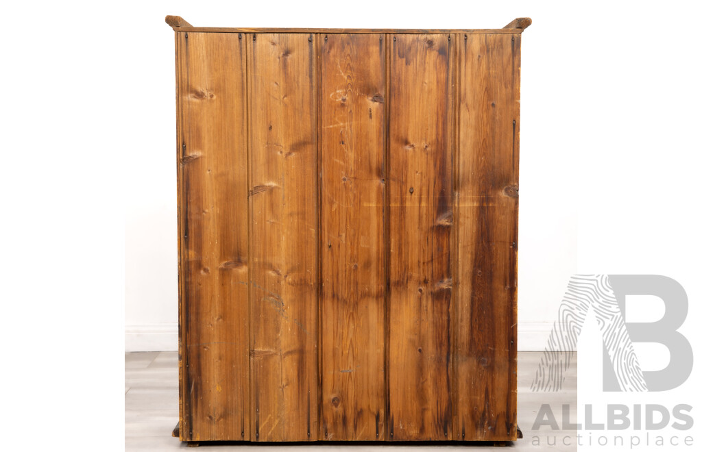 Antique Australian Taxidermy Avian Presentation Comprising 15 Examples Including Spotted Pardilotte, Bower Bird, Cockatoo, Night Jar, Azure Kingfisher, Crimson & Eastern Rosella's and More