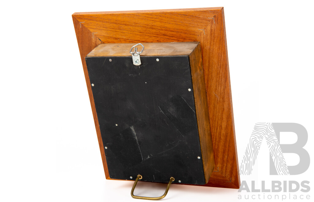 Australian Lindsay Muir Ceramic Frog Sculpture in Bespoke Red Cedar Frame