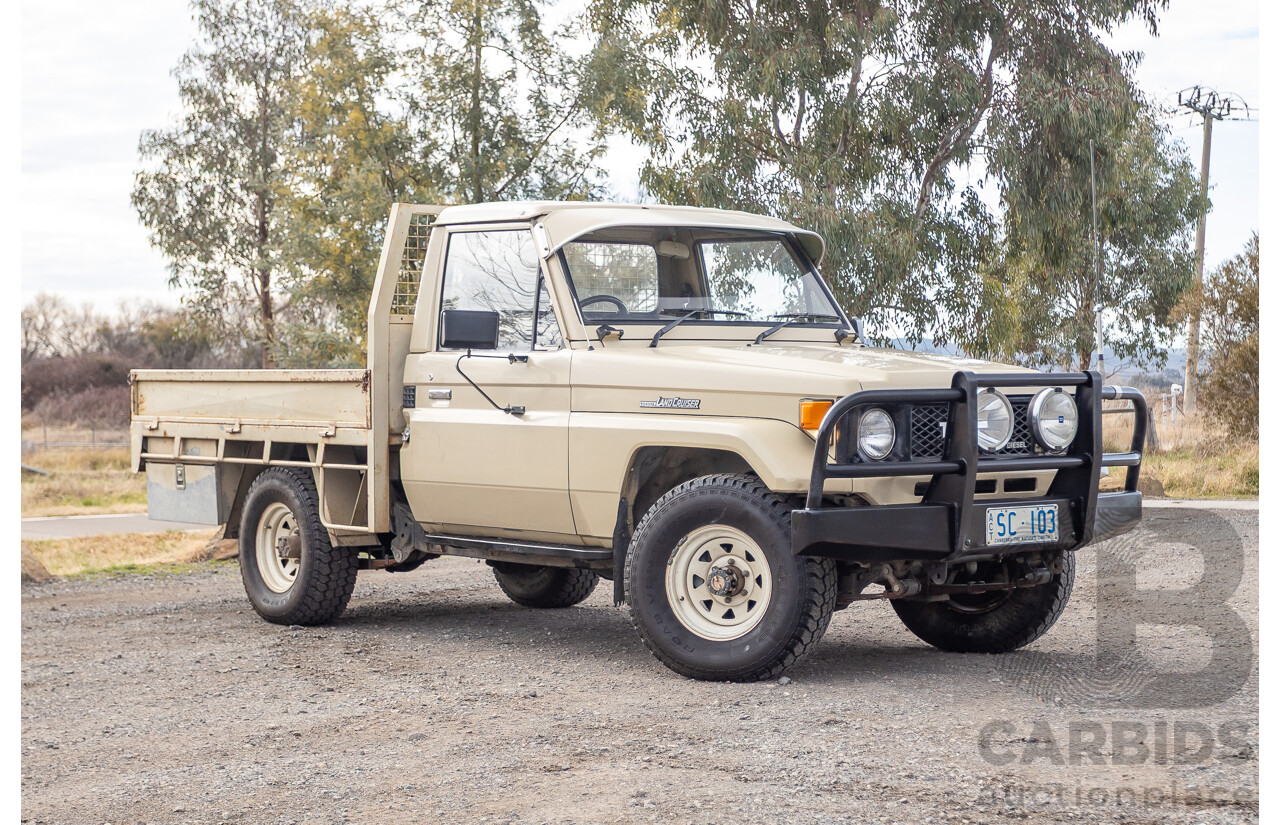 9/1985 Toyota Landcruiser (4x4) HJ75RP 2d C/Chas Goldrush Diesel 4.0L - Tipper