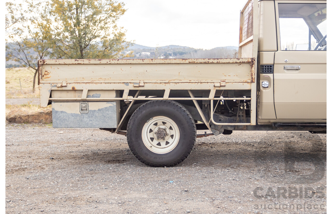 9/1985 Toyota Landcruiser (4x4) HJ75RP 2d C/Chas Goldrush Diesel 4.0L - Tipper