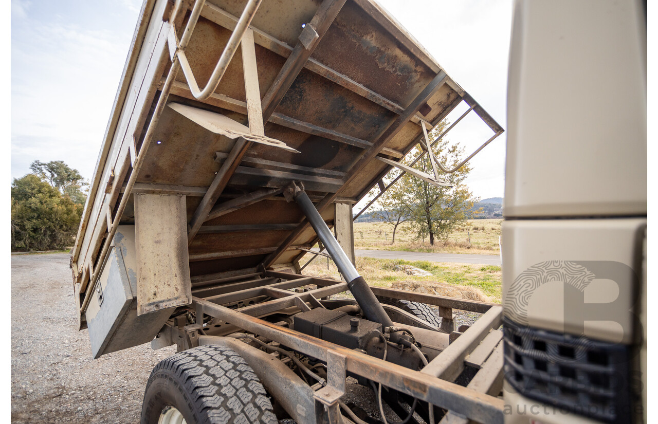 9/1985 Toyota Landcruiser (4x4) HJ75RP 2d C/Chas Goldrush Diesel 4.0L - Tipper