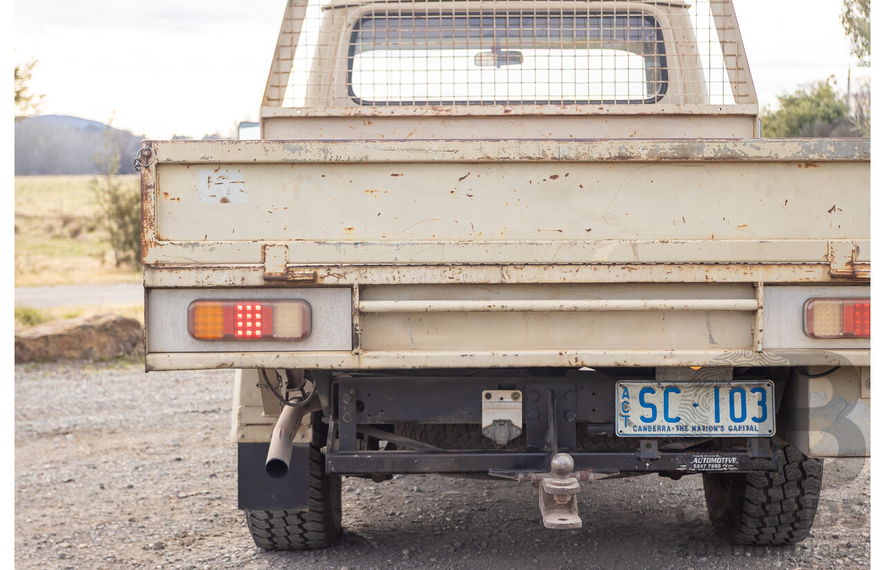 9/1985 Toyota Landcruiser (4x4) HJ75RP 2d C/Chas Goldrush Diesel 4.0L - Tipper