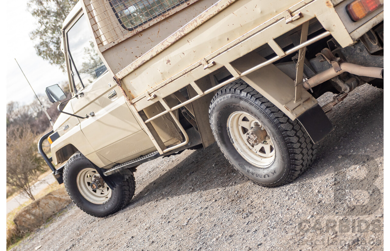 9/1985 Toyota Landcruiser (4x4) HJ75RP 2d C/Chas Goldrush Diesel 4.0L - Tipper
