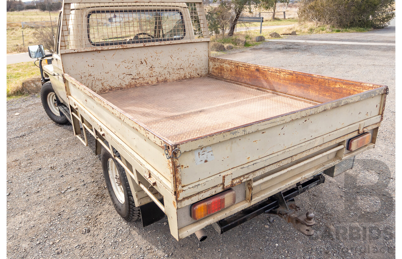 9/1985 Toyota Landcruiser (4x4) HJ75RP 2d C/Chas Goldrush Diesel 4.0L - Tipper