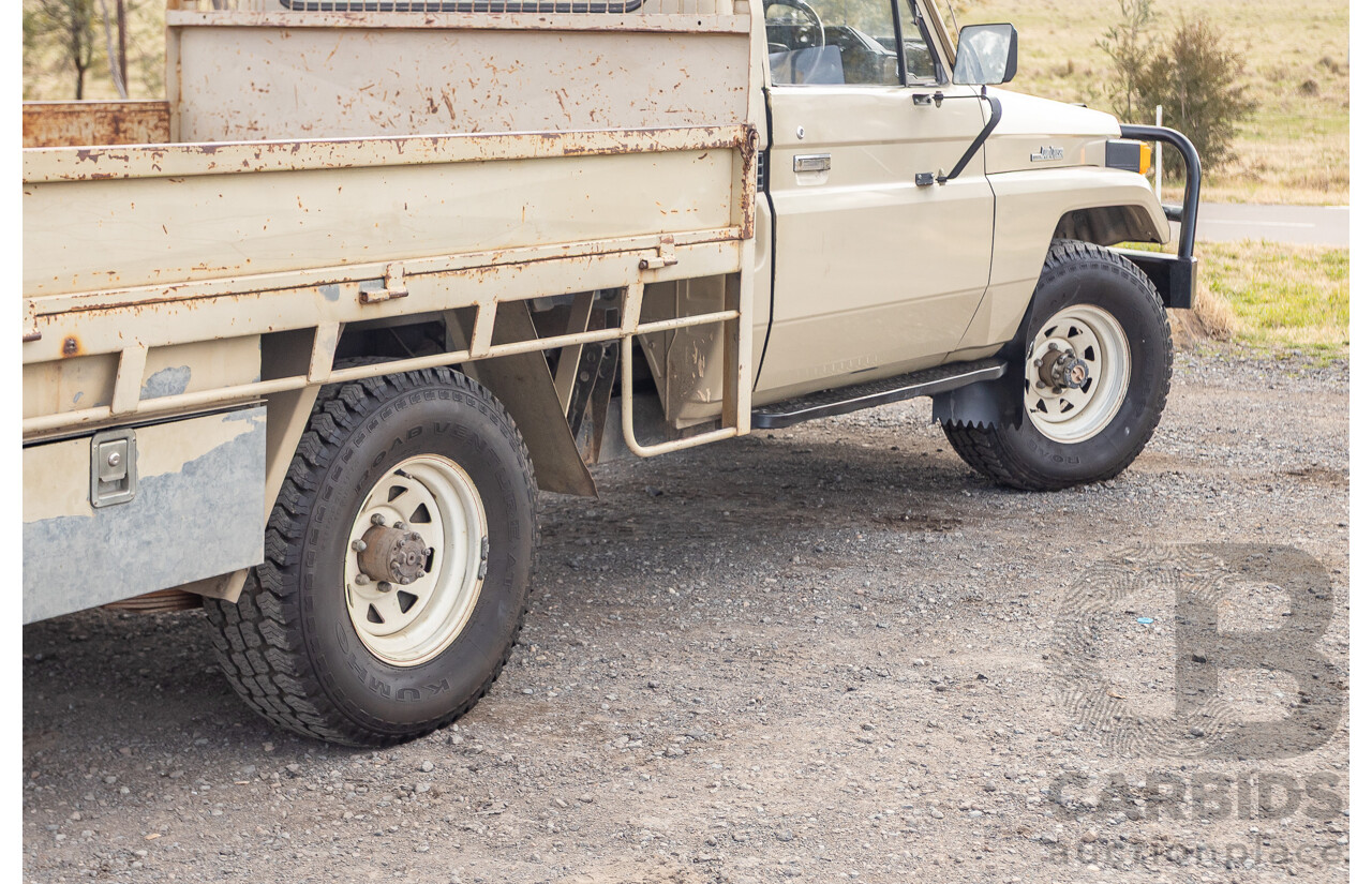 9/1985 Toyota Landcruiser (4x4) HJ75RP 2d C/Chas Goldrush Diesel 4.0L - Tipper