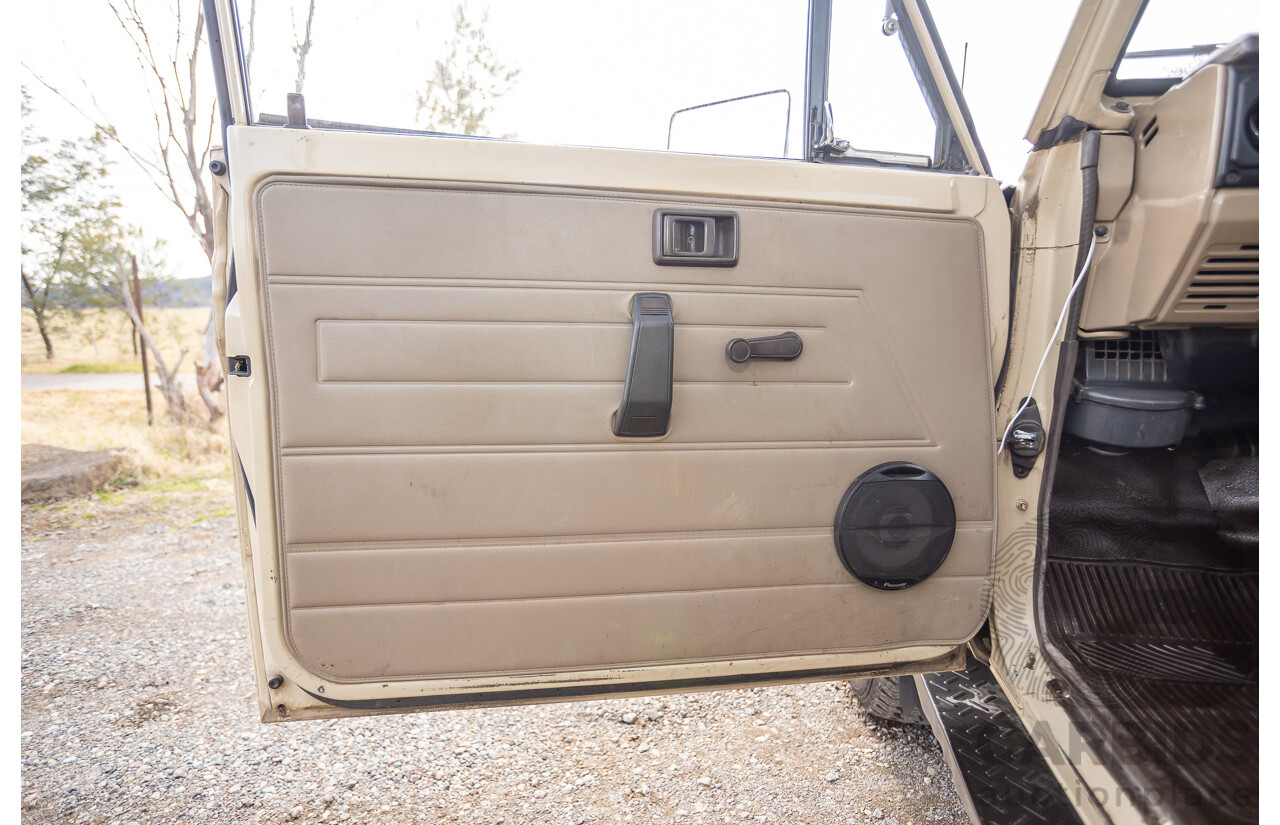 9/1985 Toyota Landcruiser (4x4) HJ75RP 2d C/Chas Goldrush Diesel 4.0L - Tipper