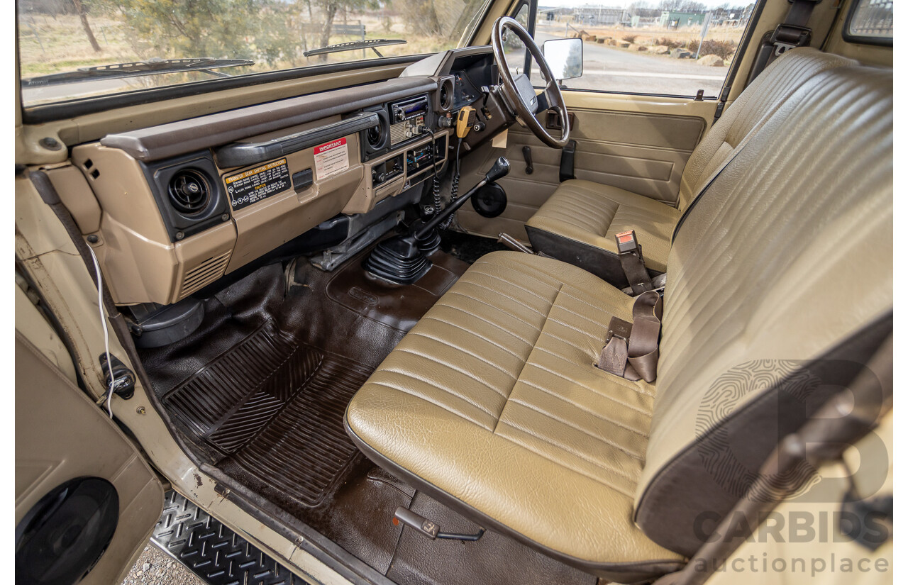 9/1985 Toyota Landcruiser (4x4) HJ75RP 2d C/Chas Goldrush Diesel 4.0L - Tipper