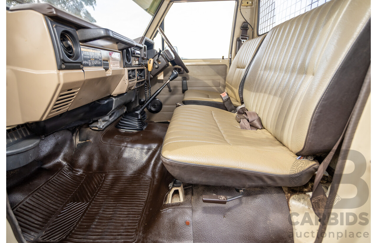 9/1985 Toyota Landcruiser (4x4) HJ75RP 2d C/Chas Goldrush Diesel 4.0L - Tipper