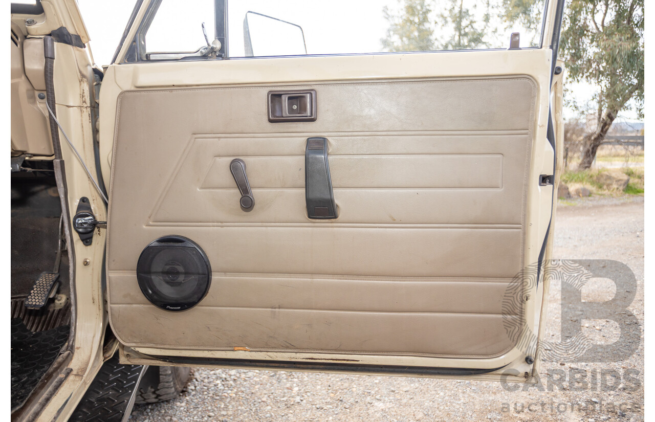 9/1985 Toyota Landcruiser (4x4) HJ75RP 2d C/Chas Goldrush Diesel 4.0L - Tipper