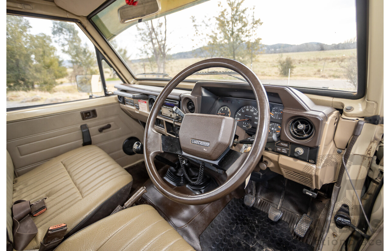9/1985 Toyota Landcruiser (4x4) HJ75RP 2d C/Chas Goldrush Diesel 4.0L - Tipper