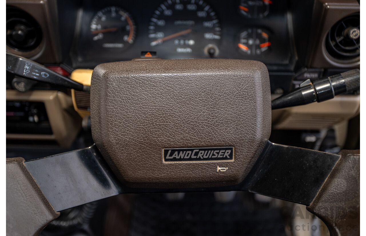 9/1985 Toyota Landcruiser (4x4) HJ75RP 2d C/Chas Goldrush Diesel 4.0L - Tipper