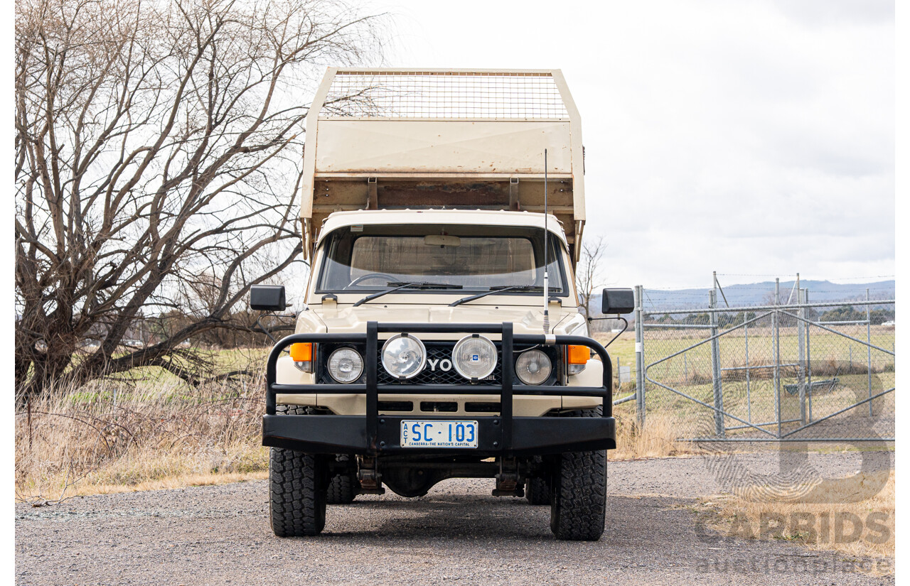 9/1985 Toyota Landcruiser (4x4) HJ75RP 2d C/Chas Goldrush Diesel 4.0L - Tipper