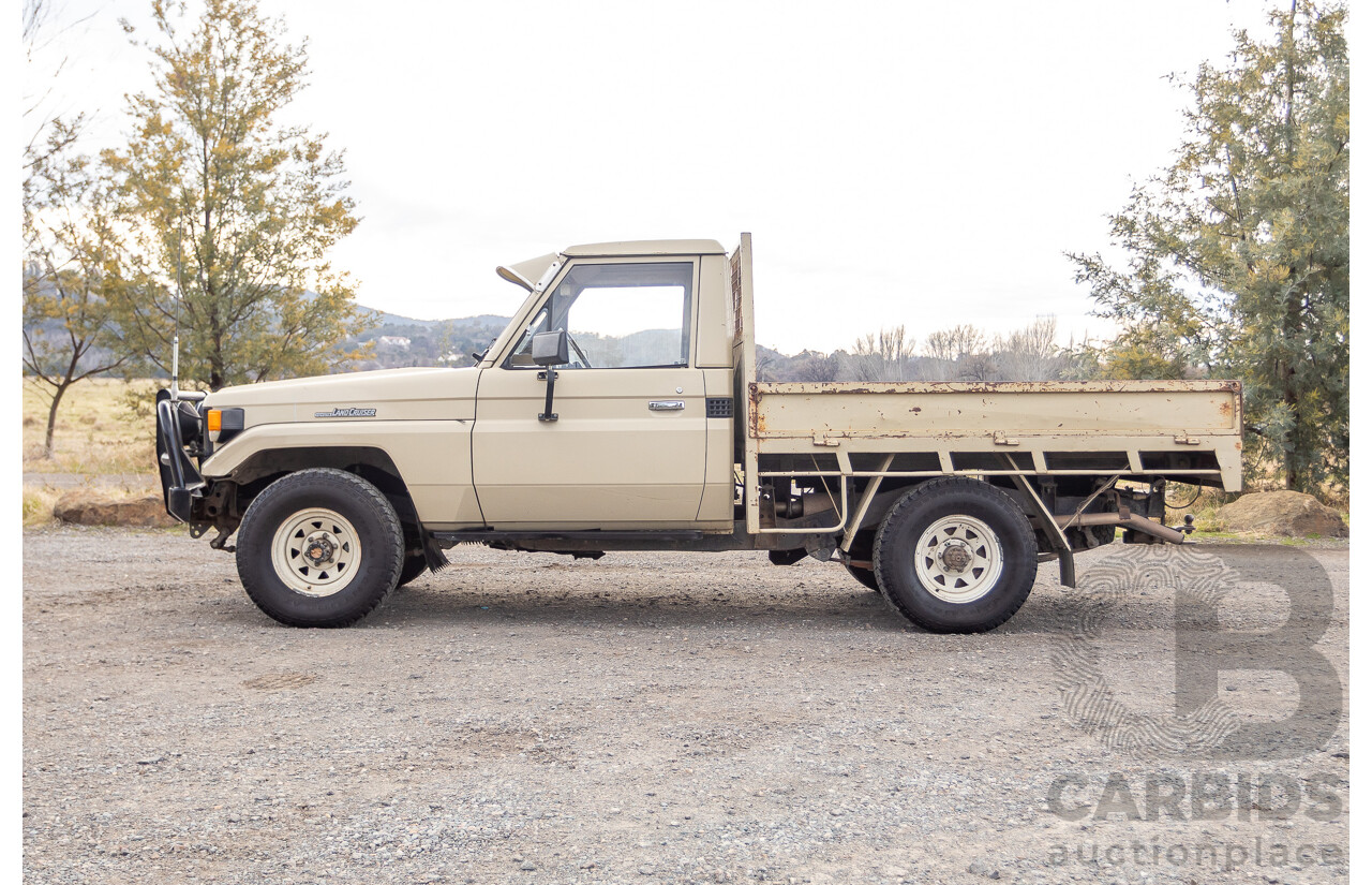 9/1985 Toyota Landcruiser (4x4) HJ75RP 2d C/Chas Goldrush Diesel 4.0L - Tipper