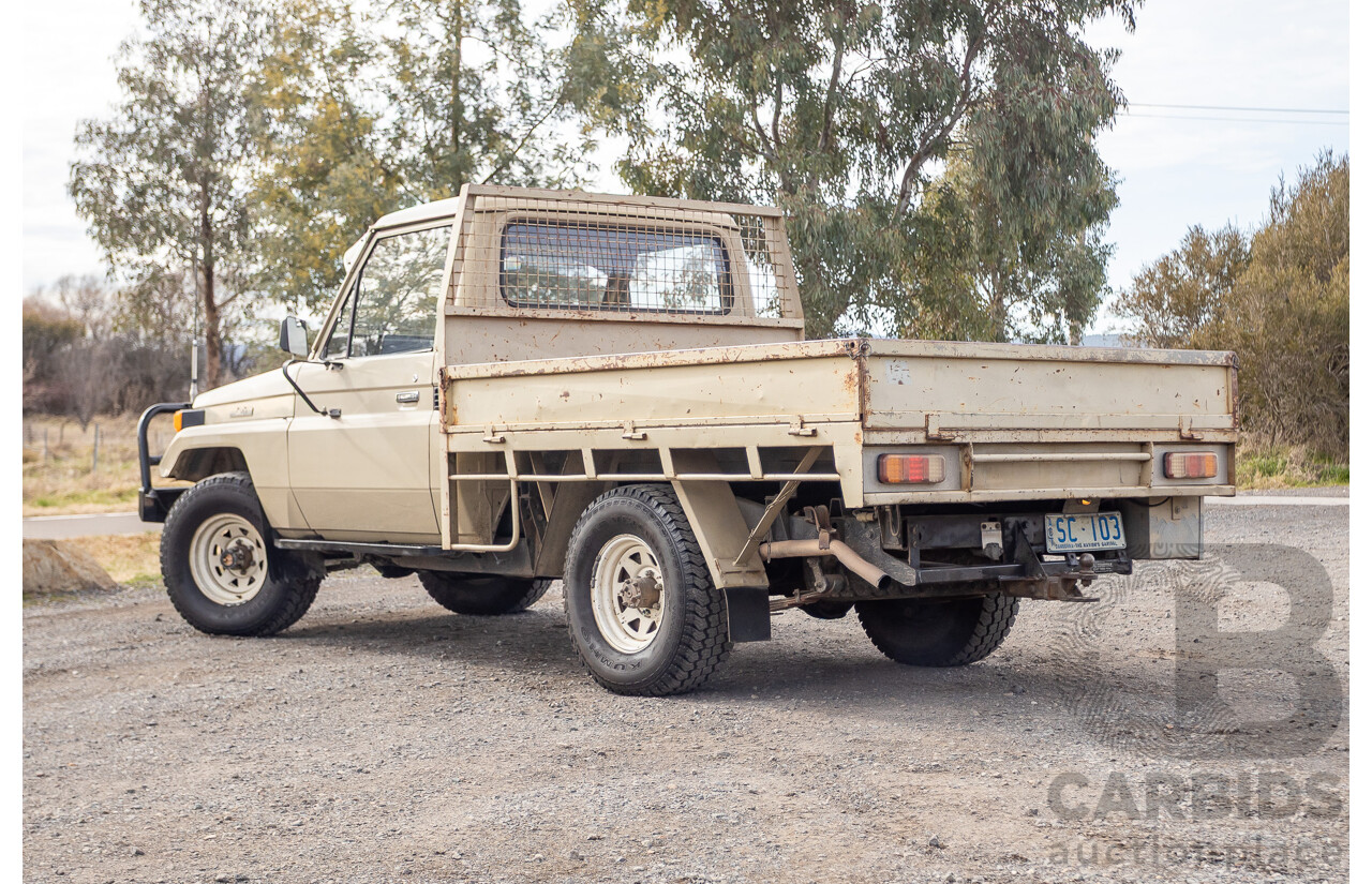 9/1985 Toyota Landcruiser (4x4) HJ75RP 2d C/Chas Goldrush Diesel 4.0L - Tipper