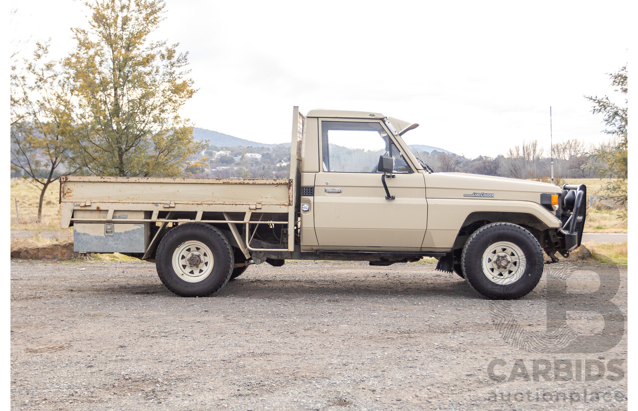 9/1985 Toyota Landcruiser (4x4) HJ75RP 2d C/Chas Goldrush Diesel 4.0L - Tipper