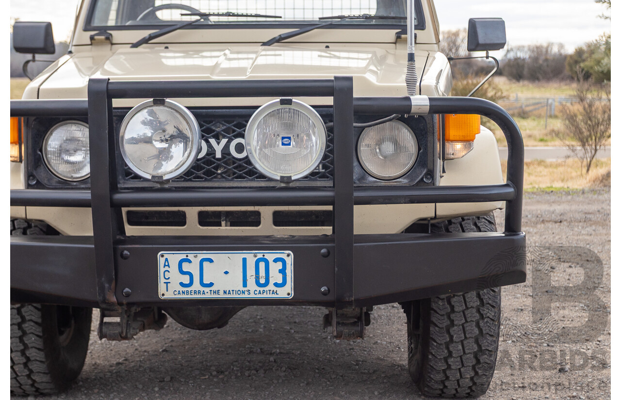 9/1985 Toyota Landcruiser (4x4) HJ75RP 2d C/Chas Goldrush Diesel 4.0L - Tipper