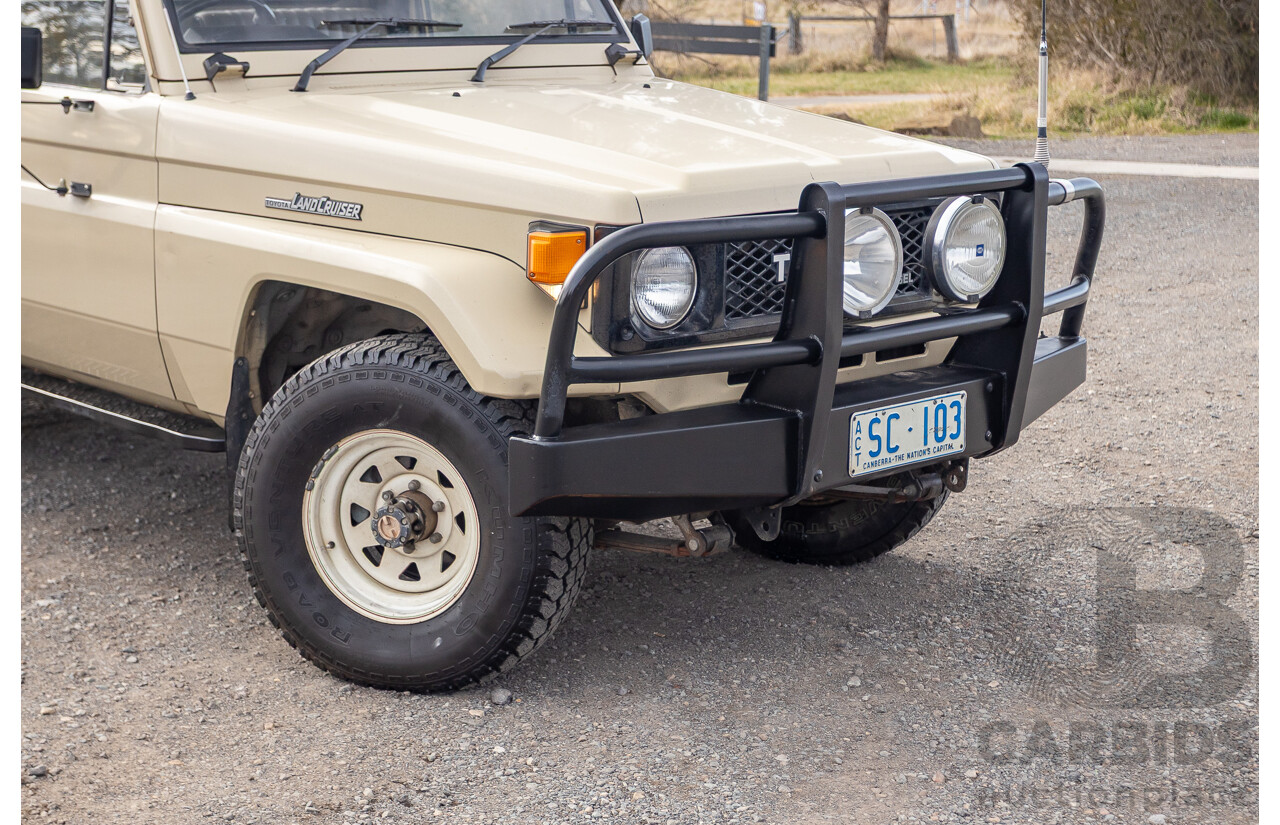 9/1985 Toyota Landcruiser (4x4) HJ75RP 2d C/Chas Goldrush Diesel 4.0L - Tipper