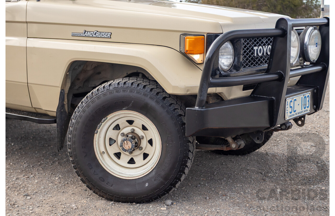 9/1985 Toyota Landcruiser (4x4) HJ75RP 2d C/Chas Goldrush Diesel 4.0L - Tipper