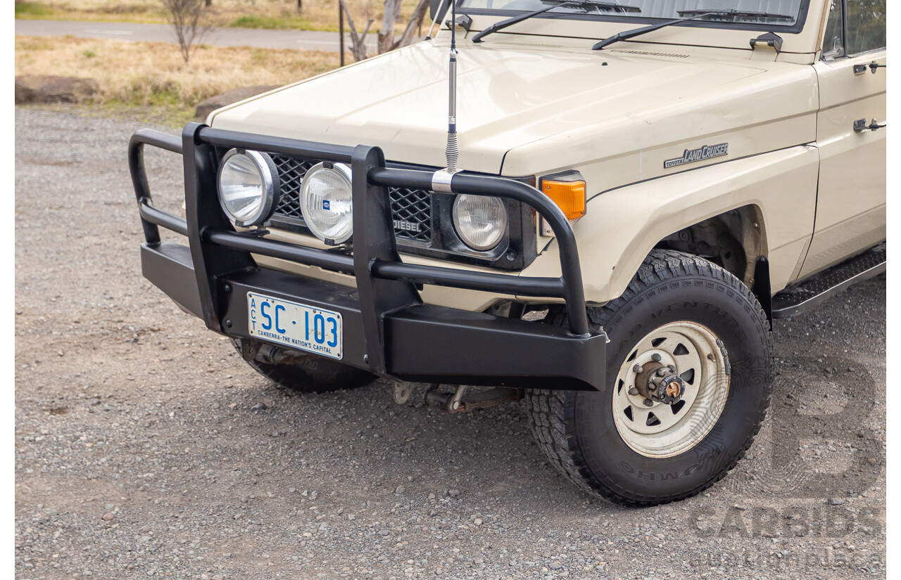 9/1985 Toyota Landcruiser (4x4) HJ75RP 2d C/Chas Goldrush Diesel 4.0L - Tipper