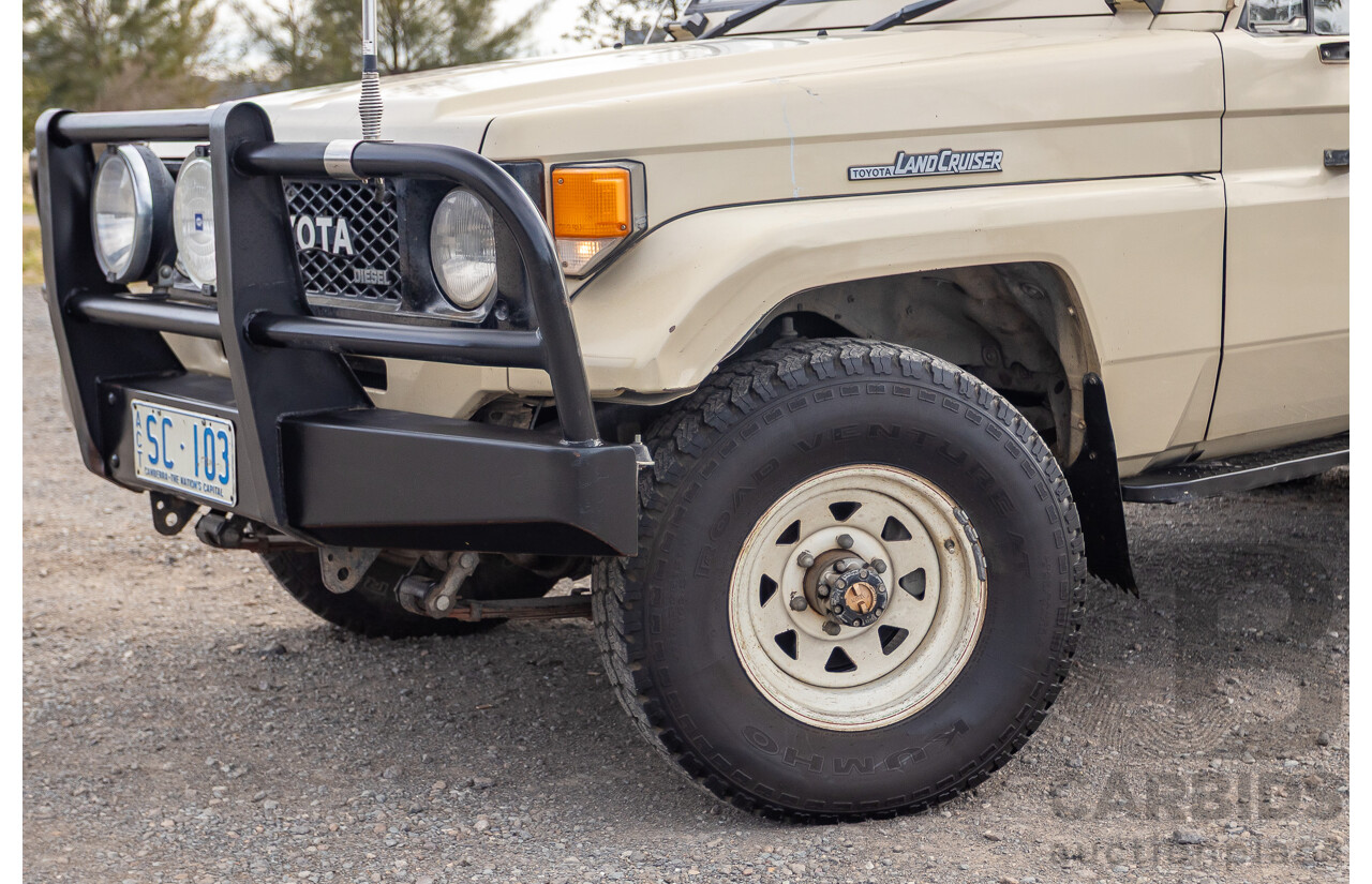 9/1985 Toyota Landcruiser (4x4) HJ75RP 2d C/Chas Goldrush Diesel 4.0L - Tipper